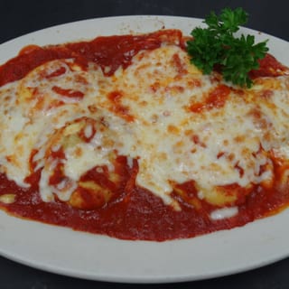 Chesses raviolis with Meat Sauce