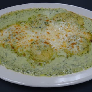 Chesses raviolis with Chicken and Pesto sauce